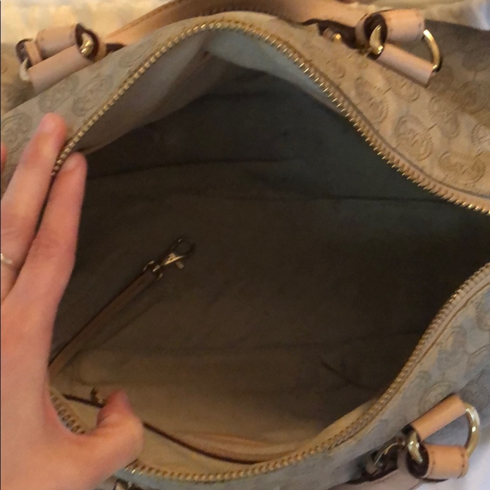 Micheal Kors Purse - Picture 4 of 4